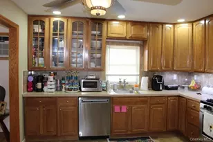 395 N Putnam Ave, Lindenhurst, NY 11757 - Photo 6