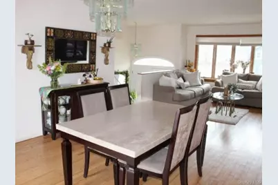 395 N Putnam Avenue, Lindenhurst, NY 11757 - Photo 4