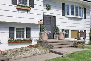 27 Eastlake Dr, Thiells, NY 10984 - Photo 2
