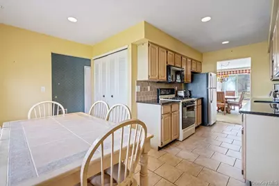 62 Mystic Circle, Bay Shore, NY 11706 - Photo 8