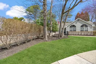 62 Mystic Cir, Bay Shore, NY 11706 - Photo 36