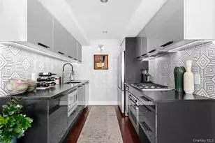 350 W 42nd St, New York, NY 10036 - Photo 10