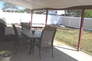 1053 Lorraine Dr, Franklin Square, NY 11010 - Photo 14