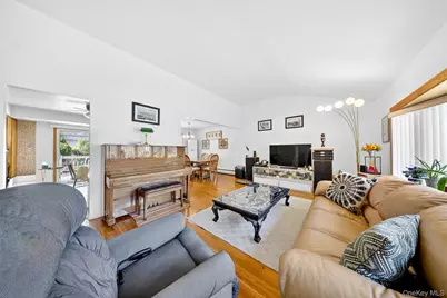 42 Edna Drive, Syosset, NY 11791 - Photo 10