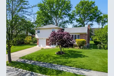 42 Edna Drive, Syosset, NY 11791 - Photo 2
