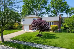 42 Edna Dr, Syosset, NY 11791 - Photo 2