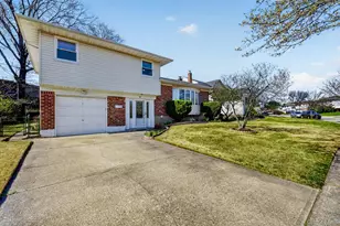 42 Edna Dr, Syosset, NY 11791 - Photo 2