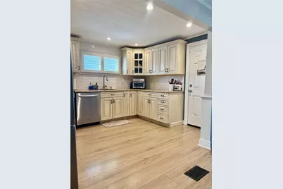 8 Carlton Drive, Massapequa, NY 11758 - Photo 2