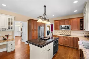 45 Cannon Ct, Huntington, NY 11743 - Photo 12