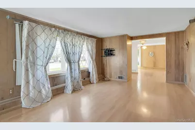 258 E 5th Street, Deer Park, NY 11729 - Photo 10