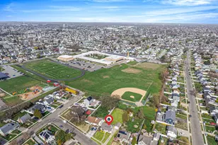 9 Copper Ln, Levittown, NY 11756 - Photo 6