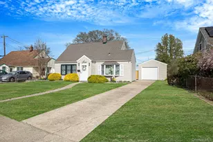 9 Copper Ln, Levittown, NY 11756 - Photo 2