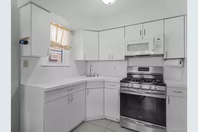 8135 257th Street, Floral Park, NY 11004 - Photo 8