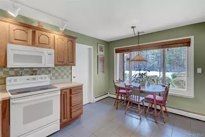 1369 Sycamore Avenue, Bohemia, NY 11716 - Photo 12