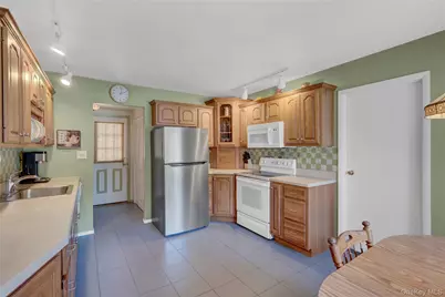 1369 Sycamore Avenue, Bohemia, NY 11716 - Photo 10