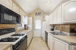 112 Judith Ln, Valley Stream, NY 11580 - Photo 16