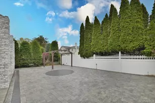 26 Maeder Ave, Merrick, NY 11566 - Photo 32