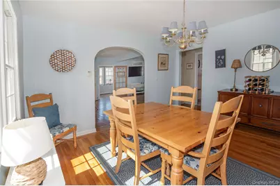 81 Chestnut Avenue, Floral Park, NY 11001 - Photo 8