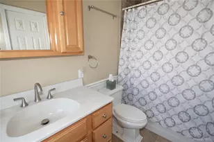 81 Chestnut Ave, Floral Park, NY 11001 - Photo 16