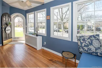 81 Chestnut Avenue, Floral Park, NY 11001 - Photo 4