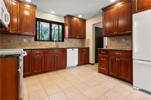 41 Old Deer Park Rd, Katonah, NY 10536 - Photo 8