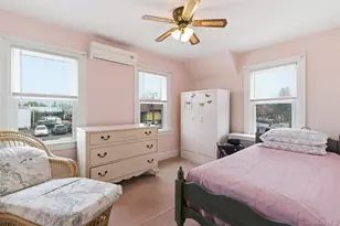 25 Iris Ave, Floral Park, NY 11001 - Photo 16