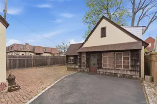 25 Iris Ave, Floral Park, NY 11001 - Photo 18