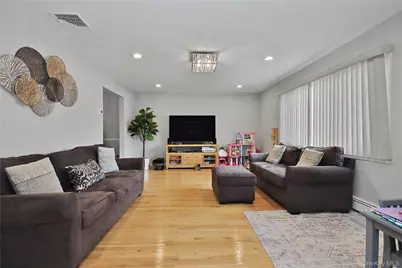 14 Emerald Place, Yonkers, NY 10703 - Photo 8