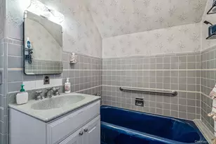 85-25 213th St, Hollis, NY 11427 - Photo 18