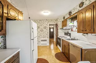85-25 213th St, Hollis, NY 11427 - Photo 10