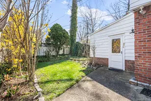85-25 213th St, Hollis, NY 11427 - Photo 24