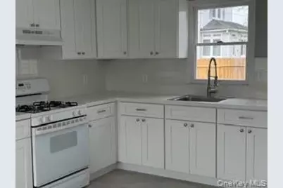 68 Center Avenue, Bay Shore, NY 11706 - Photo 2