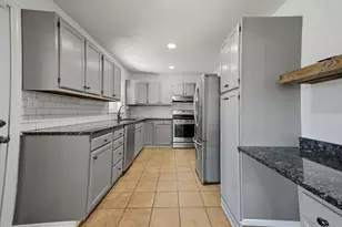 310 Jamaica Ave, Medford, NY 11763 - Photo 6