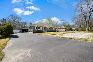 310 Jamaica Ave, Medford, NY 11763 - Photo 2