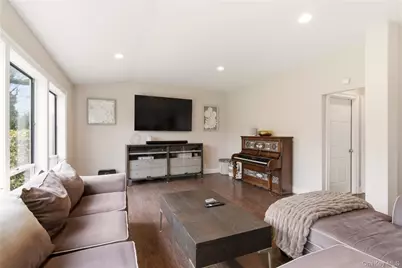 32 Highfield Lane, East Hills, NY 11577 - Photo 10