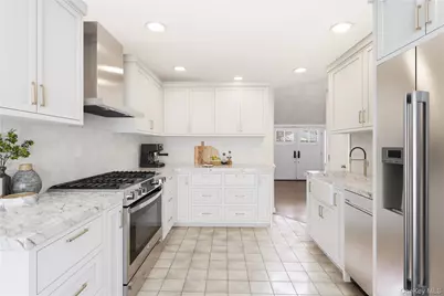 32 Highfield Lane, East Hills, NY 11577 - Photo 12