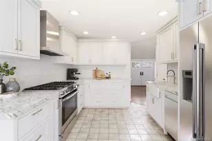 32 Highfield Ln, East Hills, NY 11577 - Photo 12