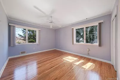 223 Connetquot Road, Bayport, NY 11705 - Photo 16