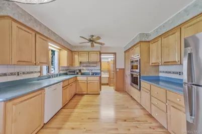 223 Connetquot Road, Bayport, NY 11705 - Photo 14