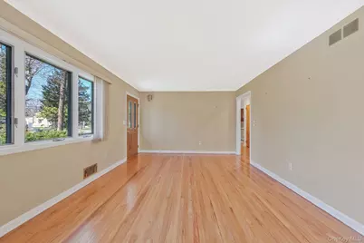 223 Connetquot Road, Bayport, NY 11705 - Photo 12