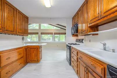 54 Meyer Oval, Pearl River, NY 10965 - Photo 18