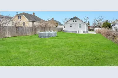 33 Center Avenue, Bay Shore, NY 11706 - Photo 8