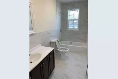 33 Center Avenue, Bay Shore, NY 11706 - Photo 4