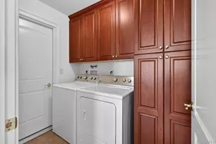 702 Equestrian Way, Westbury, NY 11590 - Photo 26