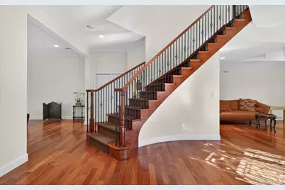 702 Equestrian Way, Westbury, NY 11590 - Photo 14