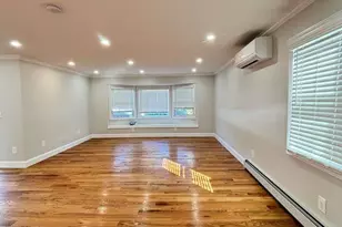 70 Appletree Ln, Roslyn Heights, NY 11577 - Photo 2