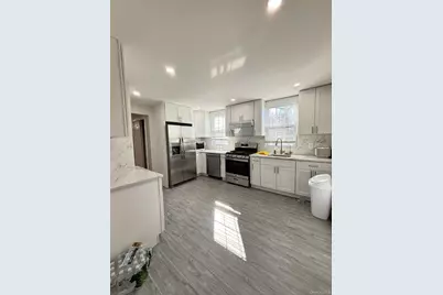 70 Appletree Lane, Roslyn Heights, NY 11577 - Photo 6