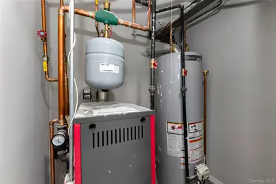 109 Evans Street, New Hyde Park, NY 11040 - Photo 18