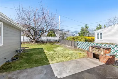 109 Evans Street, New Hyde Park, NY 11040 - Photo 20