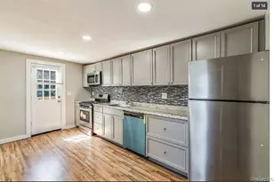 20 Cormack Ct, Babylon, NY 11702 - Photo 2